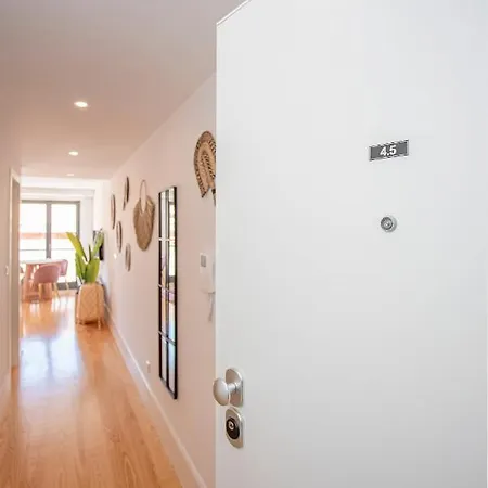 Liiiving In - Flores Design Experience Apartment *