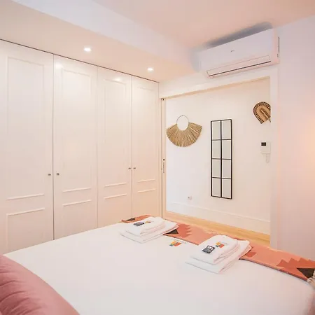 Apartment Liiiving In - Flores Design Experience