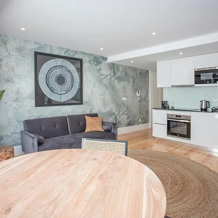 Liiiving In - Flores Design Experience Apartment *