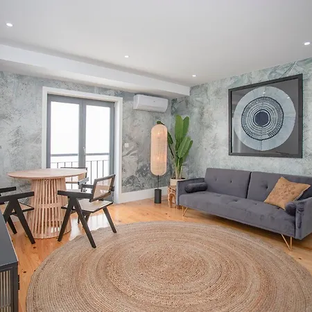 Liiiving In - Flores Design Experience Apartment *