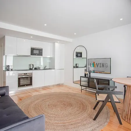 Liiiving In - Flores Design Experience Apartment