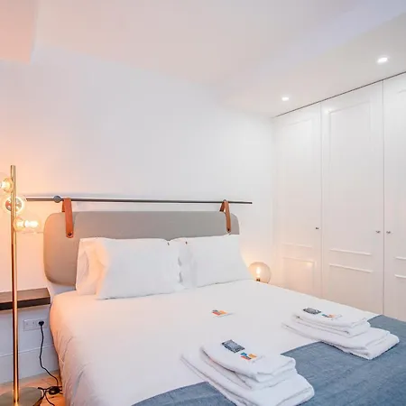 Liiiving In - Flores Design Experience Apartment