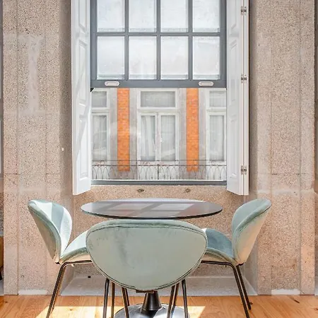 Apartment Liiiving In - Flores Design Experience *